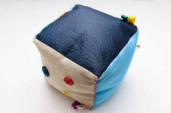Cube d'éveil handmade