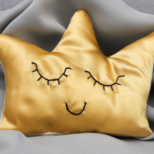 Coussin kawaï couronne