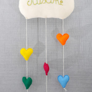Coussin nuage cœurs colorés