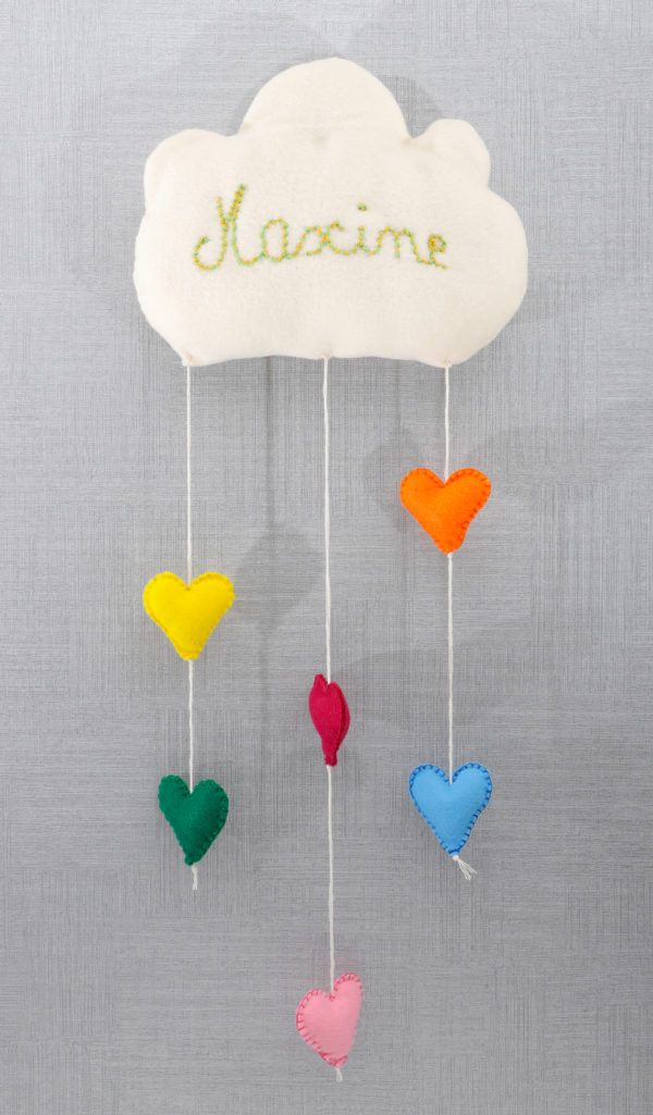 Coussin nuage cœurs colorés