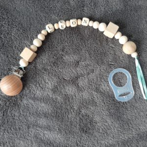 Attache tétine en bois naturel personnalisable