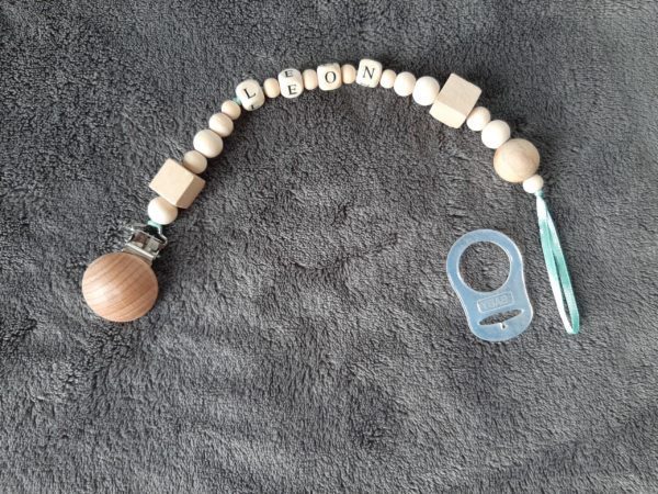 Attache tétine en bois naturel personnalisable