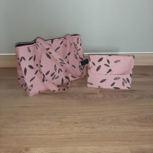 Sac à main "Rose et noir", pochette assortie